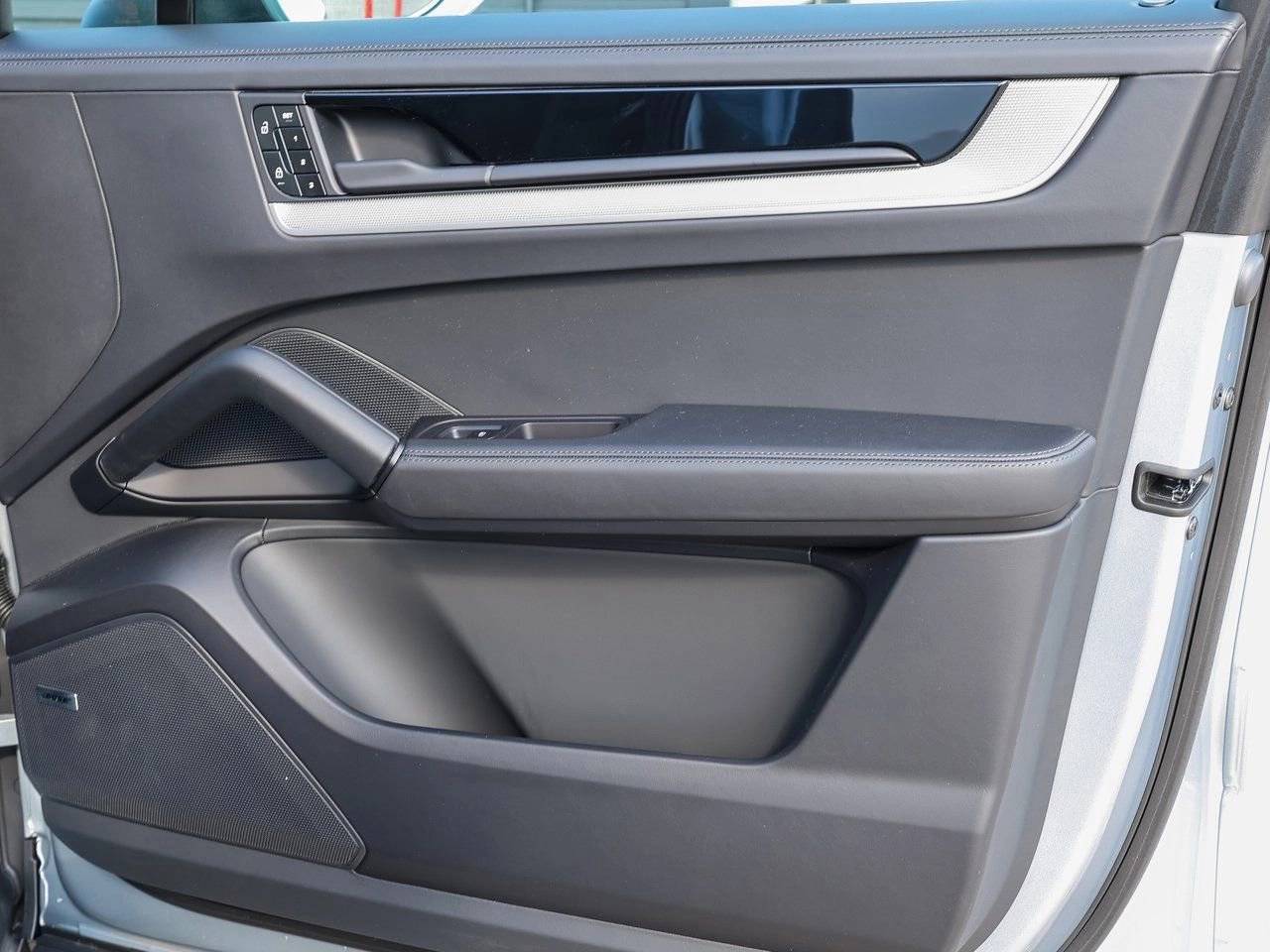 2025 Porsche Cayenne E-Hybrid Coupe