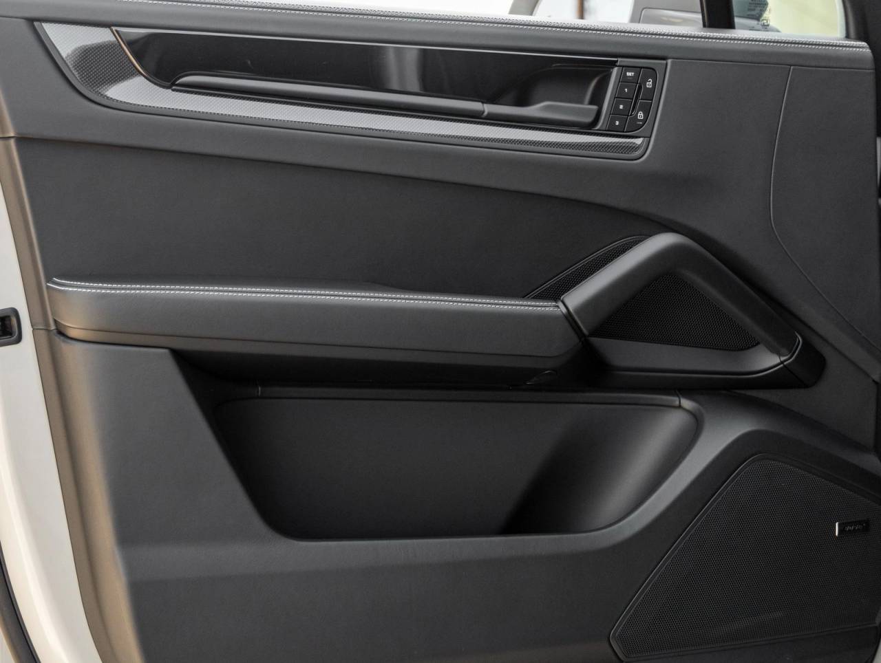 2026 Porsche Cayenne Coupe Cayenne GTS Coupe