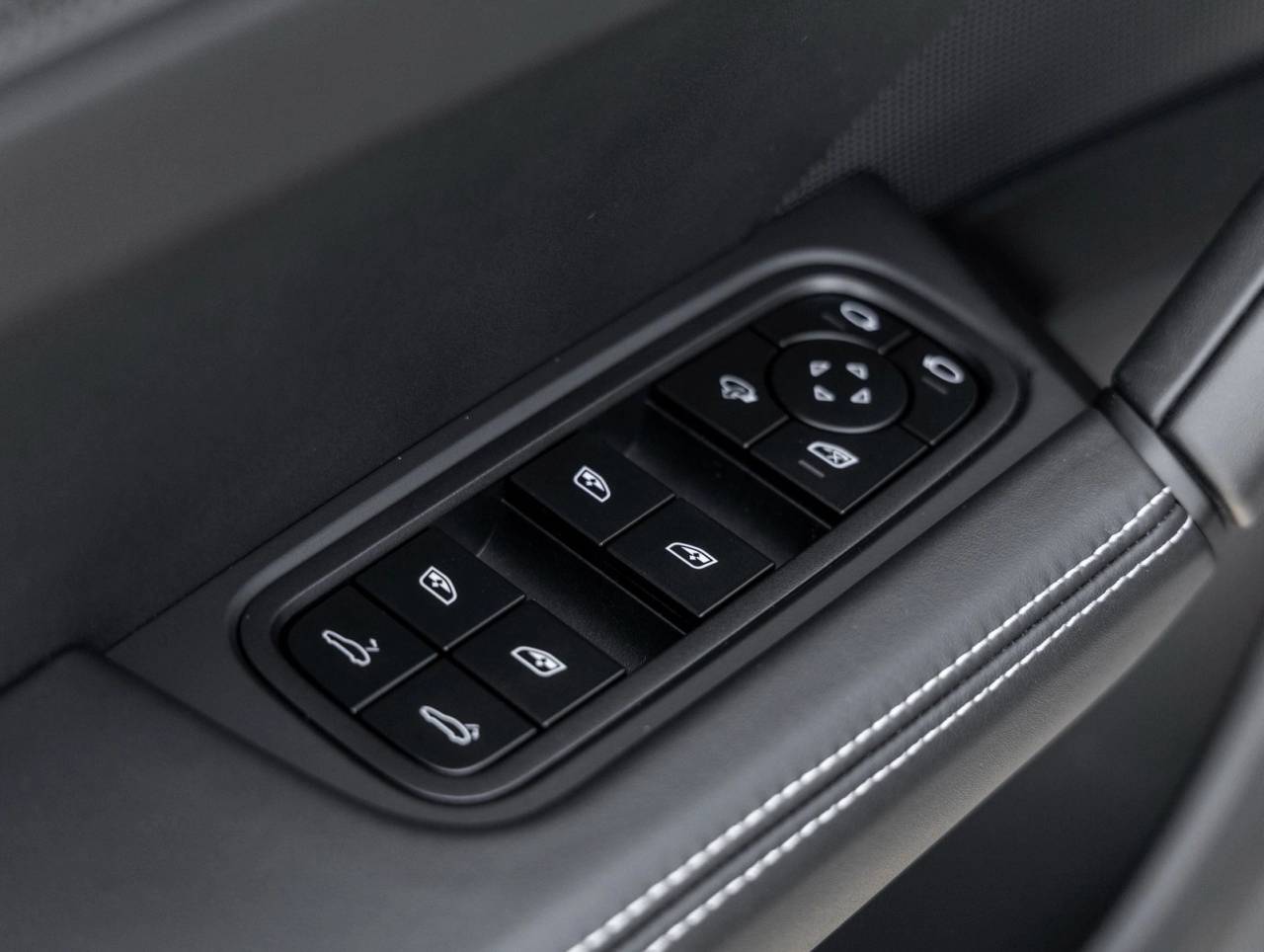 2026 Porsche Cayenne Coupe Cayenne GTS Coupe