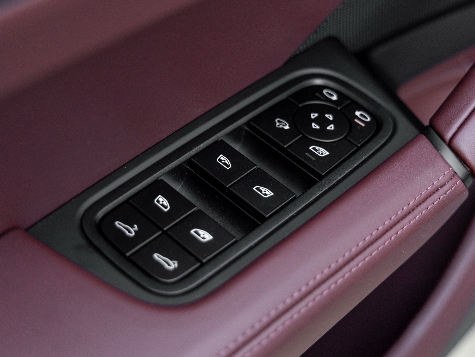 2026 Porsche Cayenne Coupe GTS