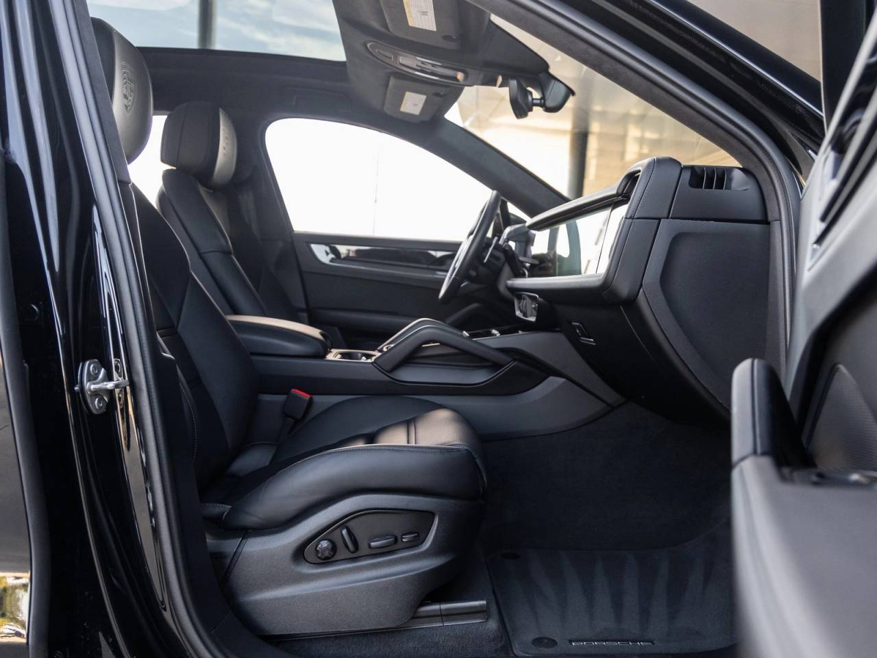 2025 Porsche Cayenne Coupe Cayenne GTS Coupe