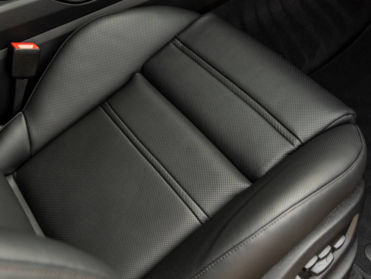 2026 Porsche Cayenne Coupe Cayenne GTS Coupe