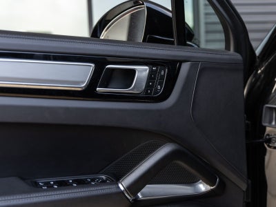 2023 Porsche Cayenne Turbo S E-Hybrid Coupe