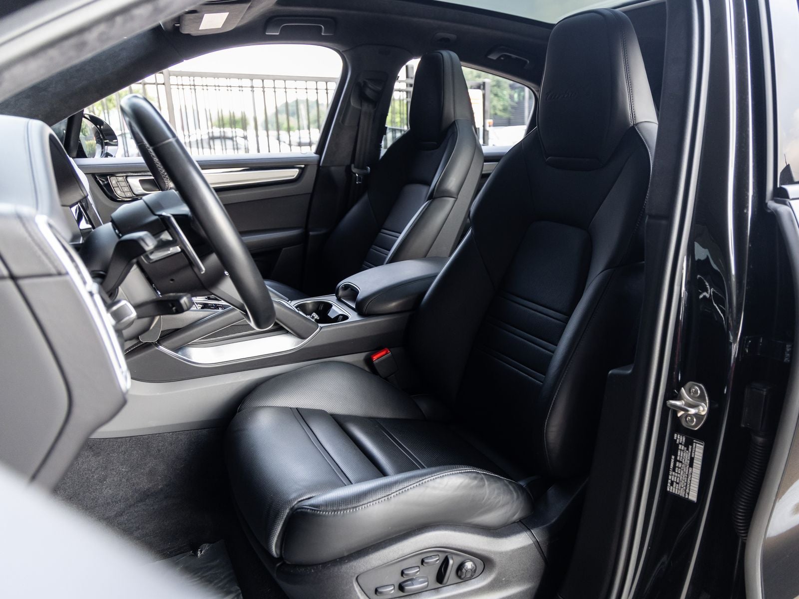 2023 Porsche Cayenne Turbo S E-Hybrid Coupe
