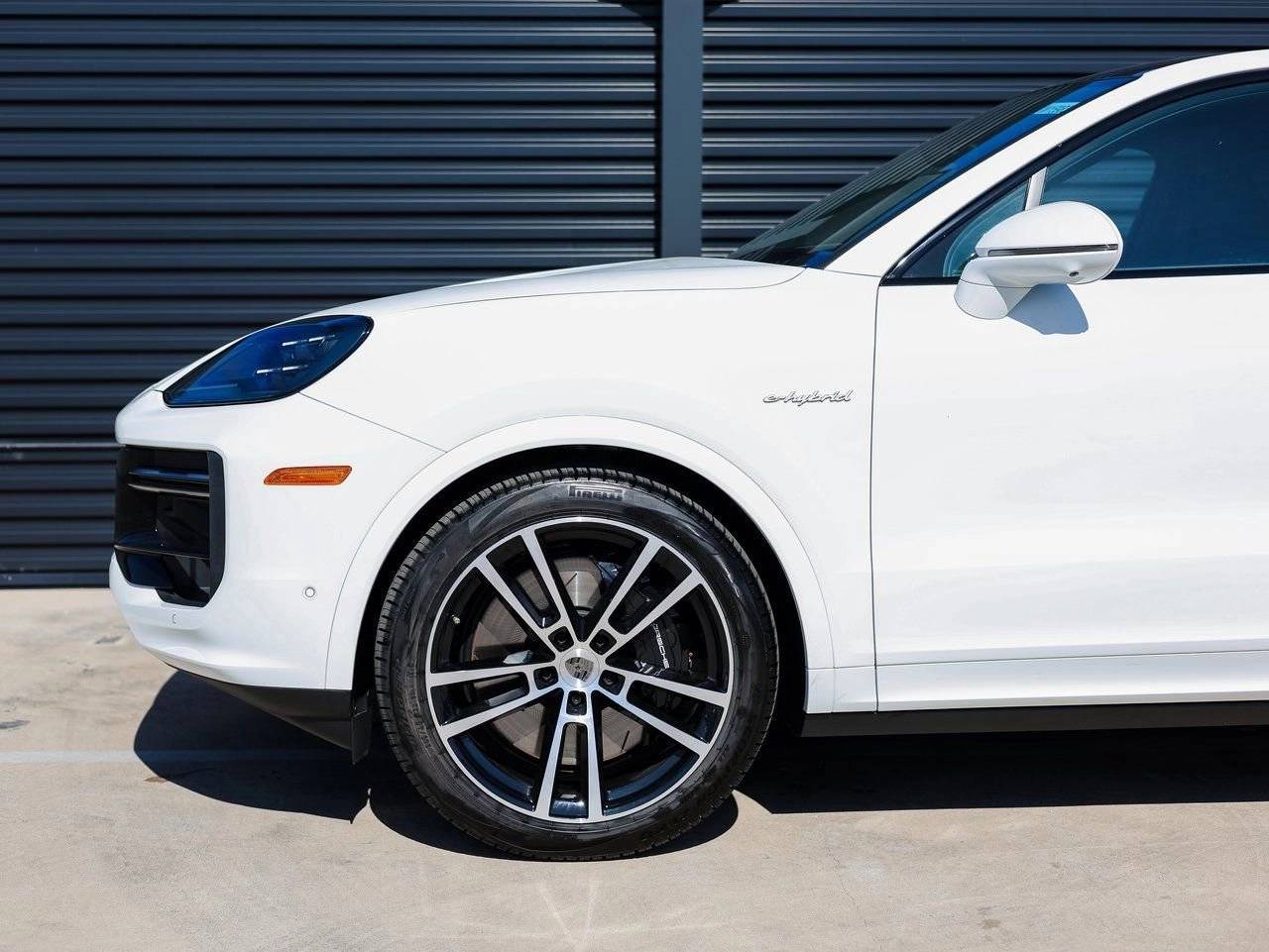 2025 Porsche Cayenne Turbo E-Hybrid Coupe
