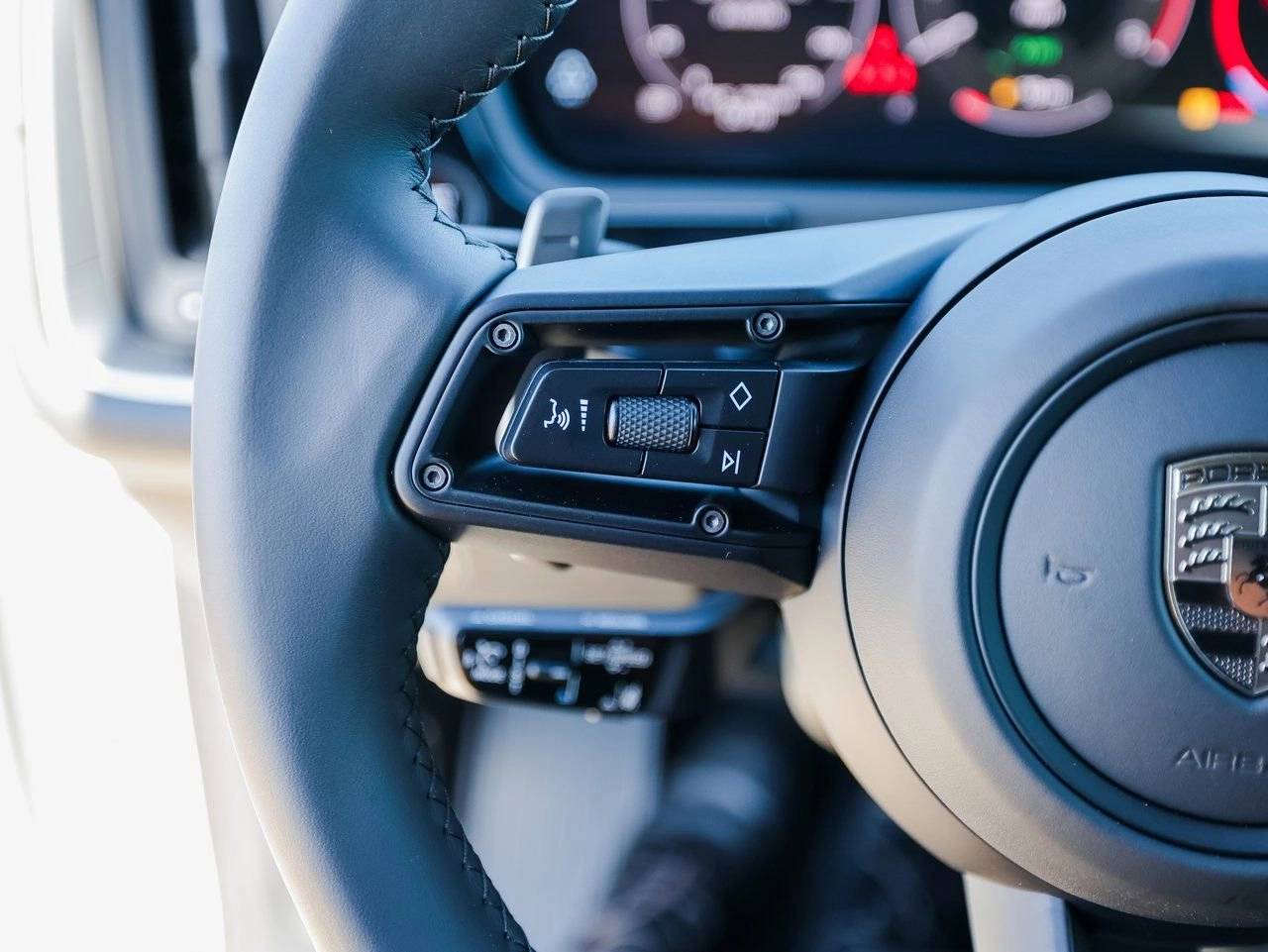 2025 Porsche Cayenne Turbo E-Hybrid Coupe