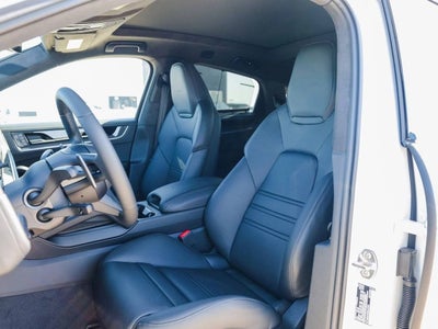 2025 Porsche Cayenne Turbo E-Hybrid Coupe