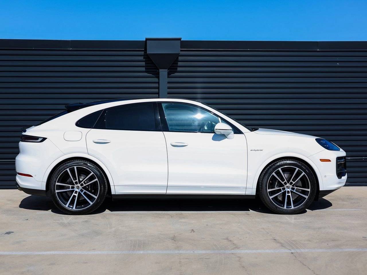 2025 Porsche Cayenne Turbo E-Hybrid Coupe