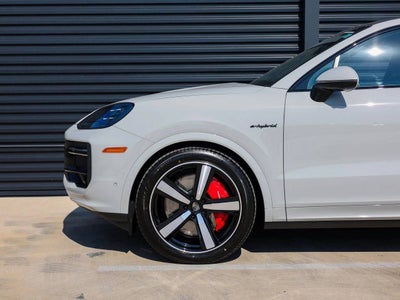 2025 Porsche Cayenne Turbo E-Hybrid Coupe