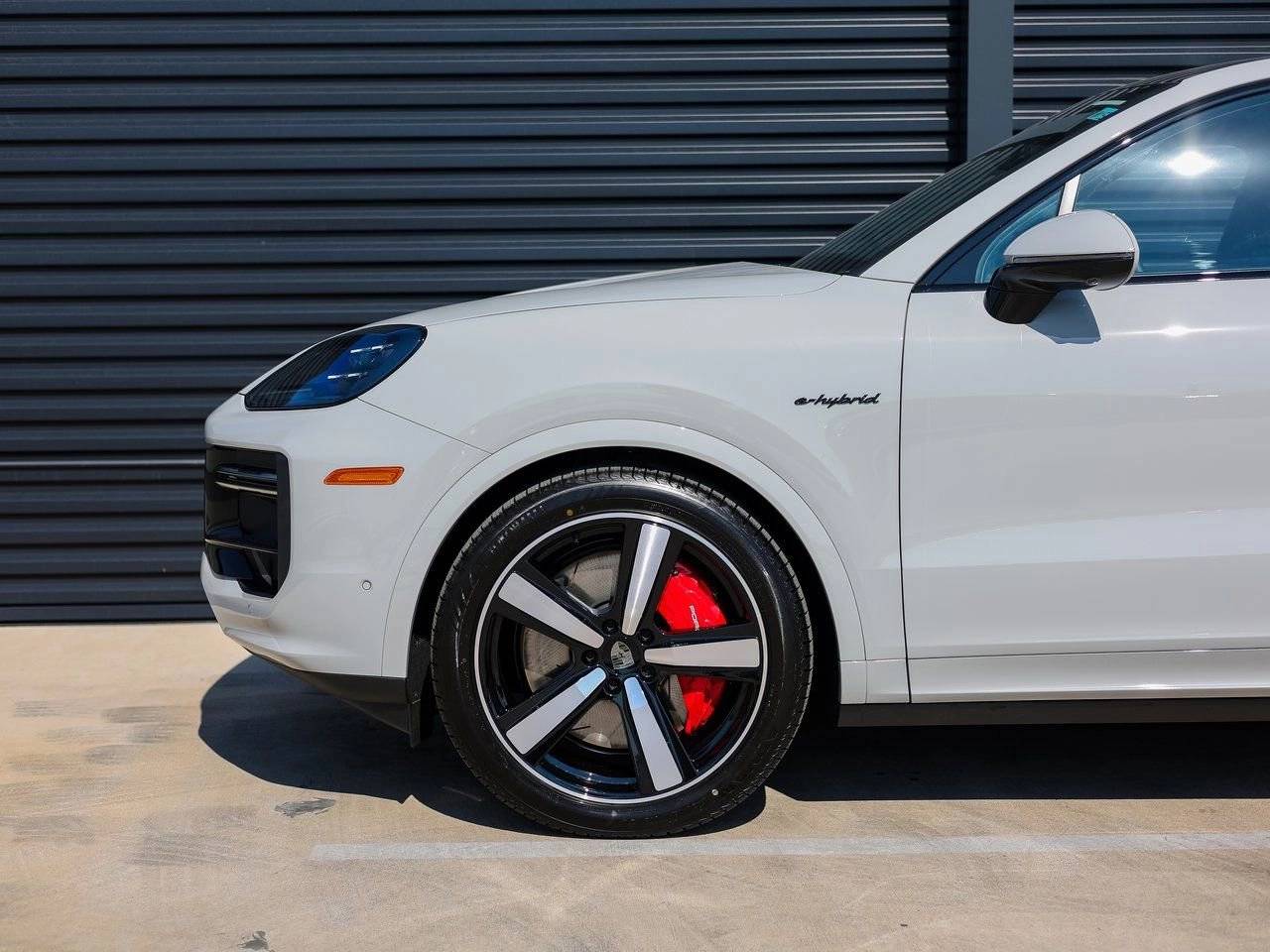 2025 Porsche Cayenne Turbo E-Hybrid Coupe