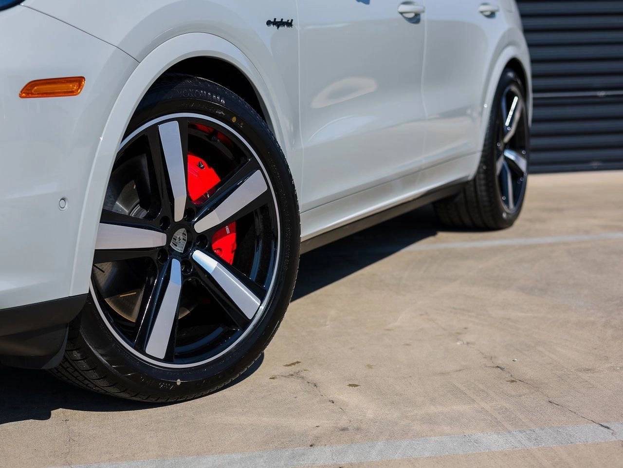 2025 Porsche Cayenne Turbo E-Hybrid Coupe