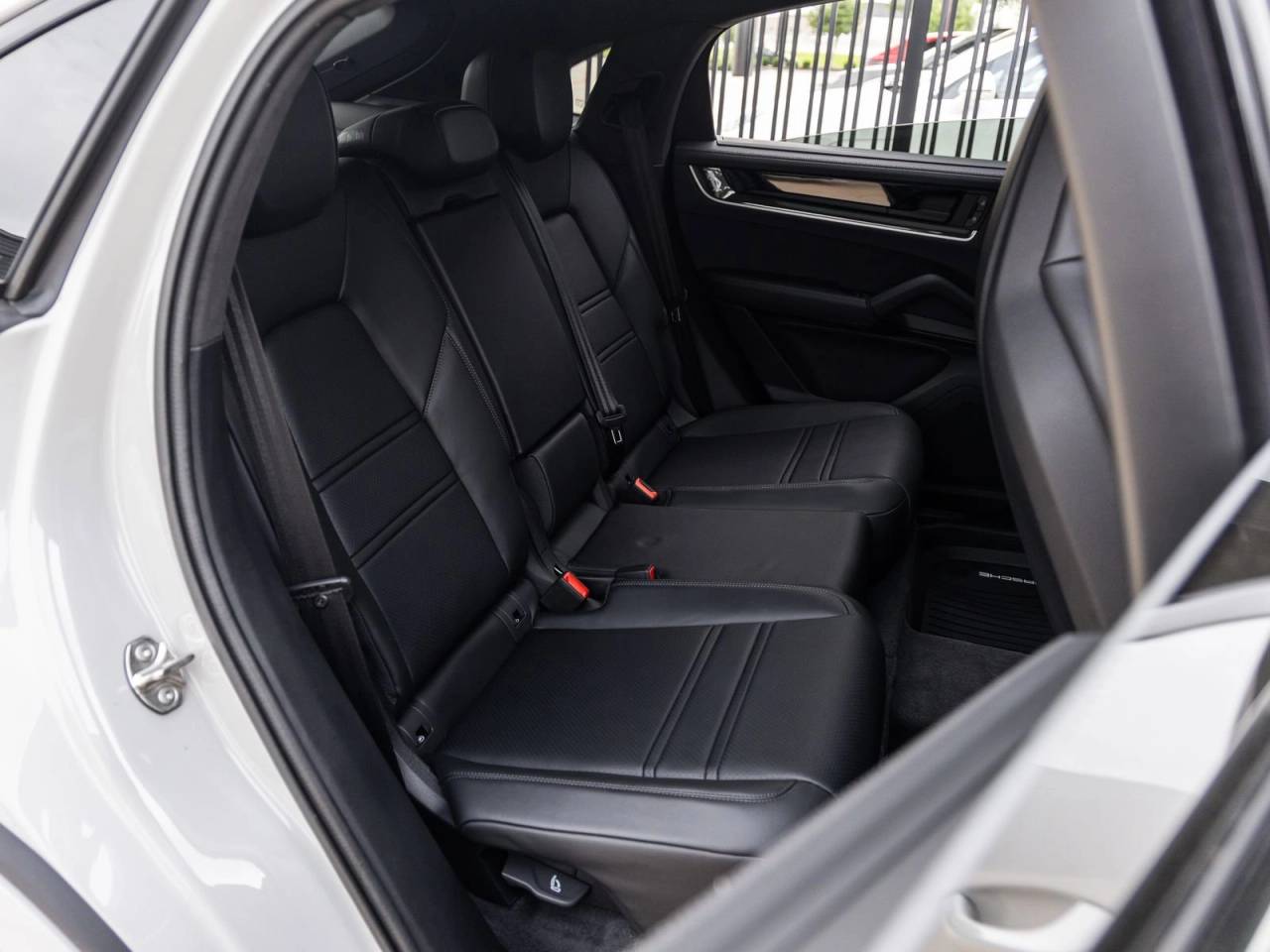 2025 Porsche Cayenne Turbo E-Hybrid Coupe