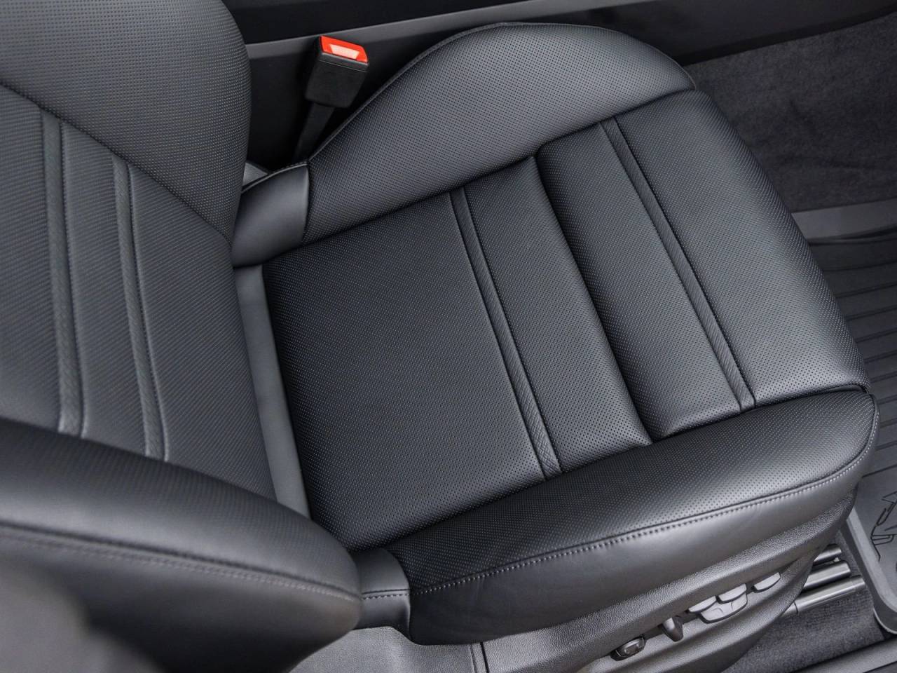 2025 Porsche Cayenne Turbo E-Hybrid Coupe