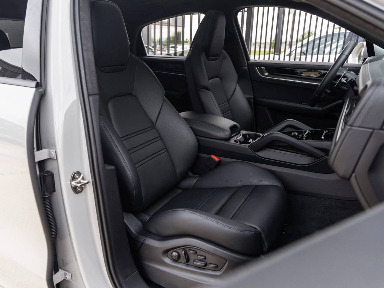 2025 Porsche Cayenne Turbo E-Hybrid Coupe