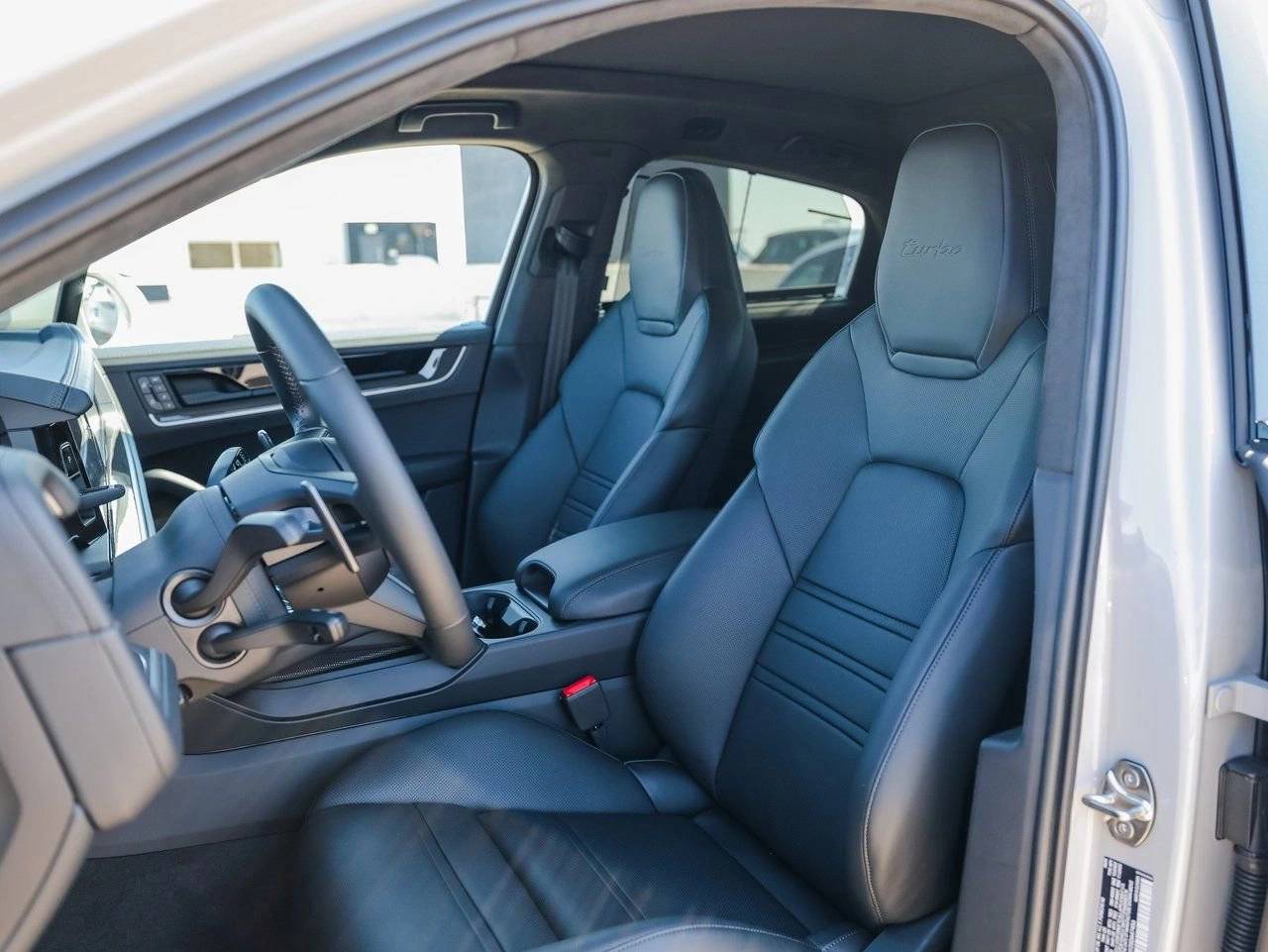 2025 Porsche Cayenne Turbo E-Hybrid Coupe