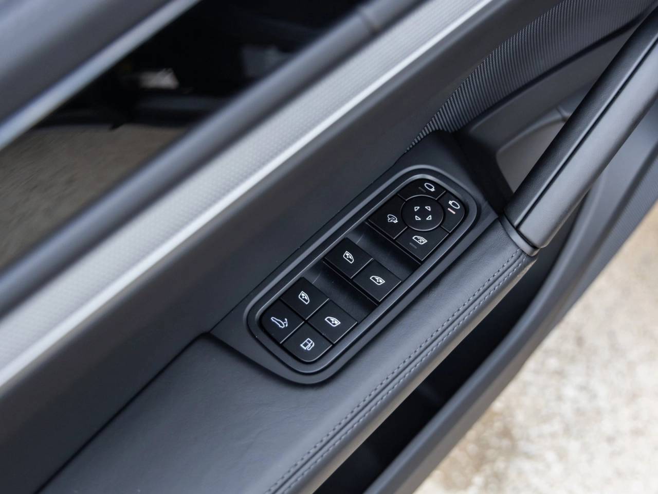 2025 Porsche Cayenne S E-Hybrid Coupe