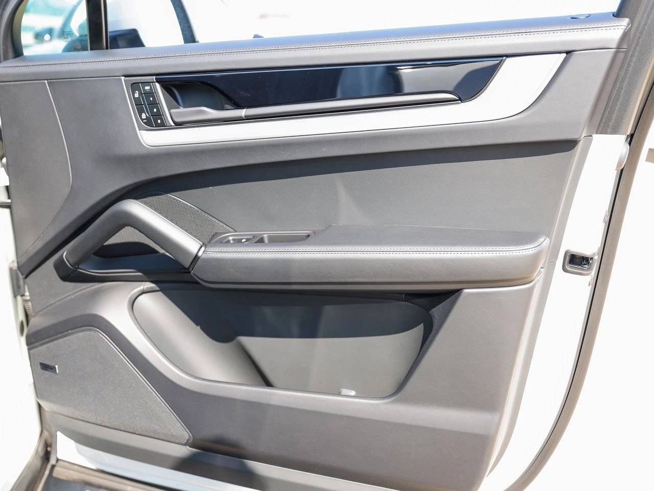 2025 Porsche Cayenne S E-Hybrid Coupe