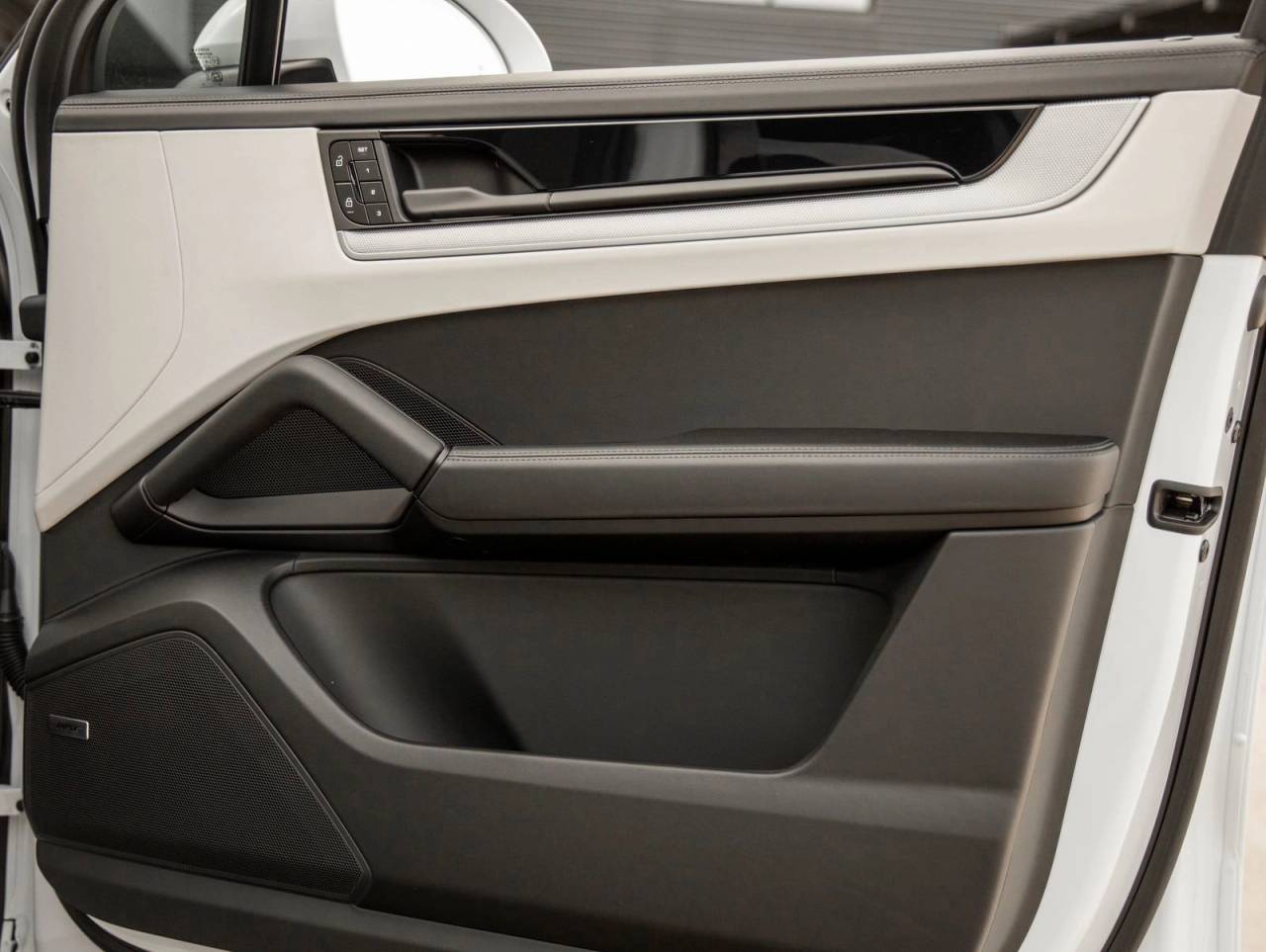 2025 Porsche Cayenne S E-Hybrid Coupe