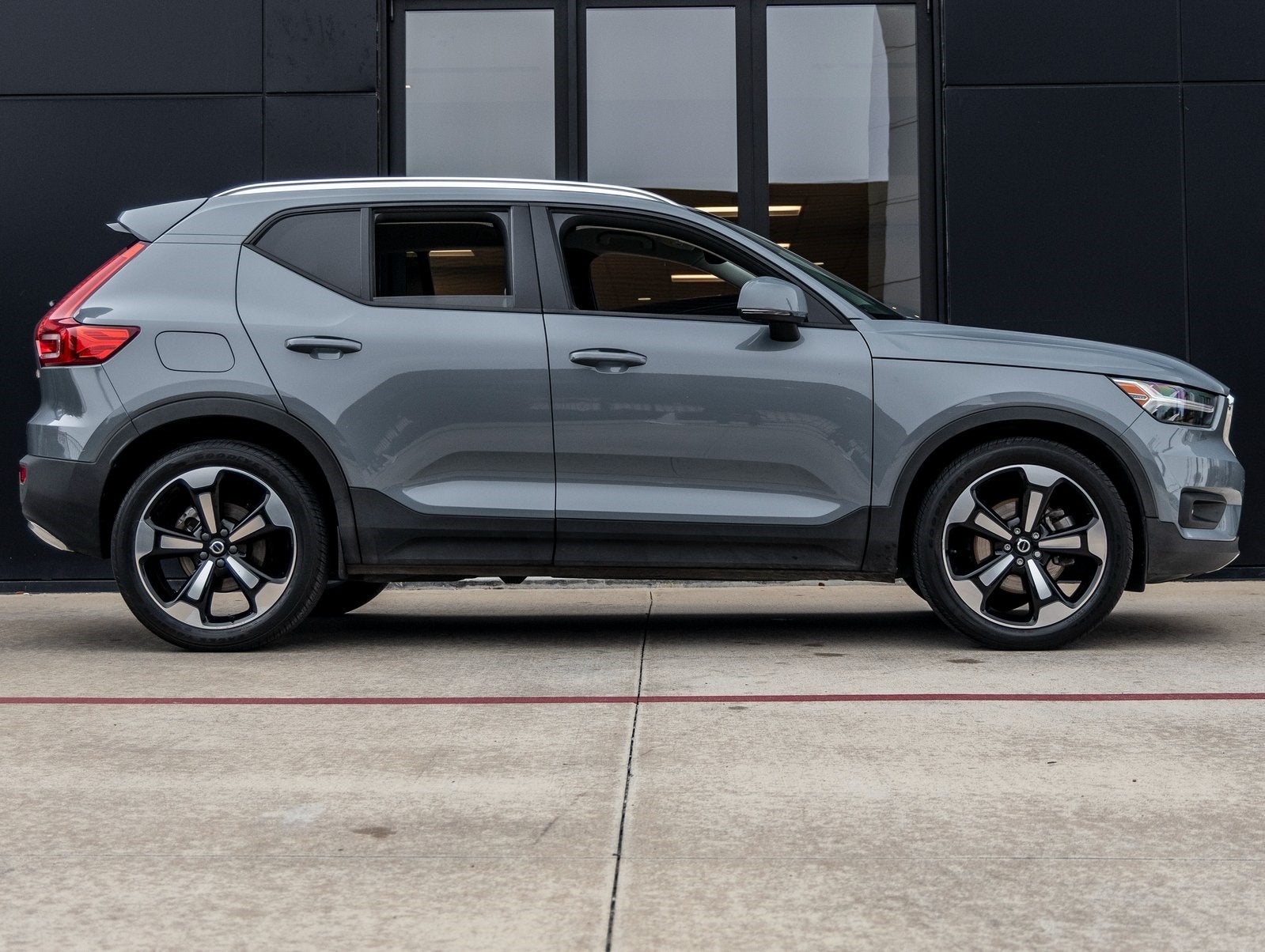 2021 Volvo XC40 Momentum