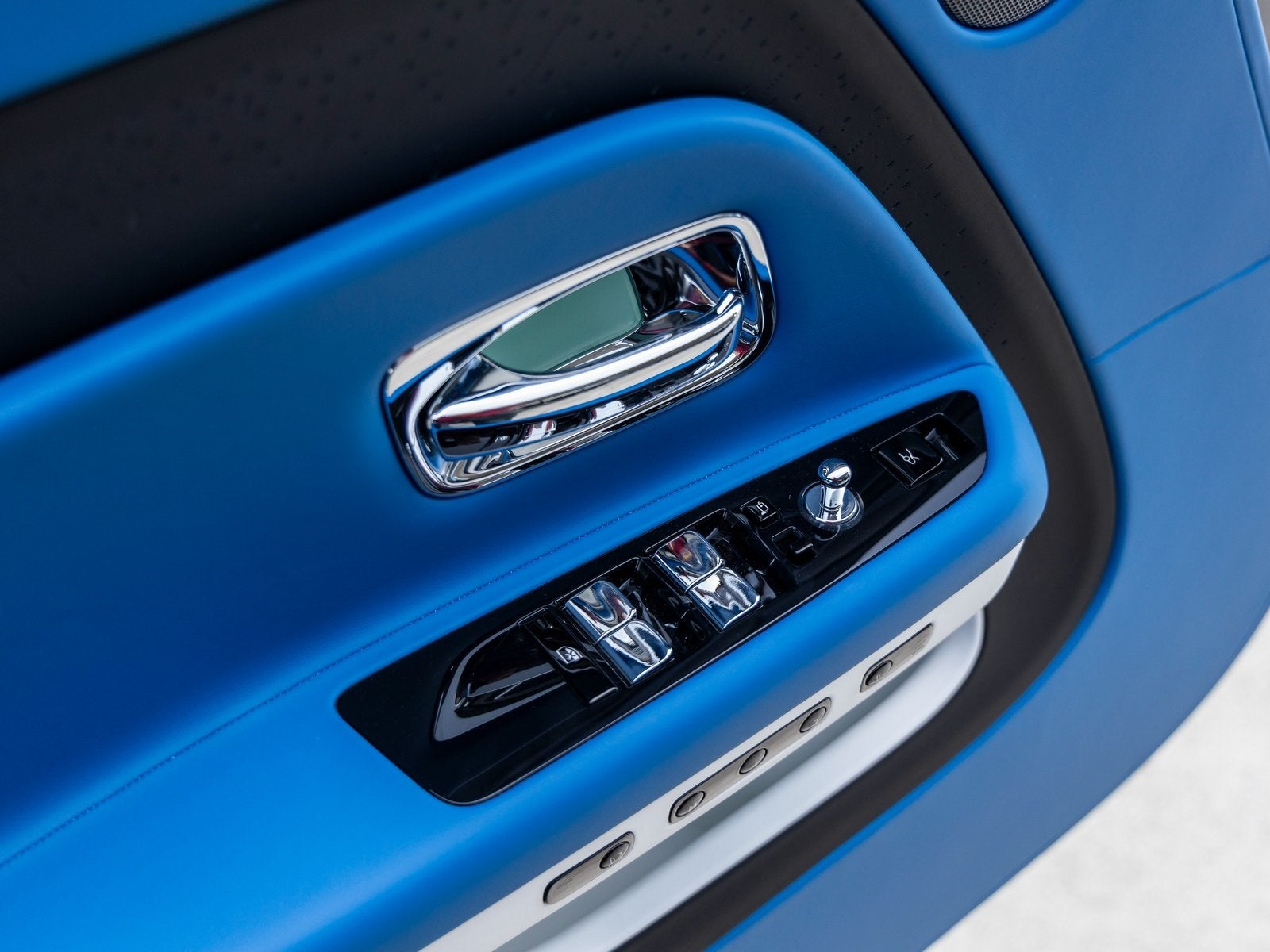 2025 Rolls-Royce Spectre Base