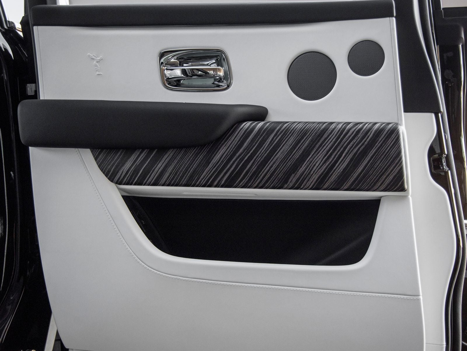 2027 Rolls-Royce Cullinan Base