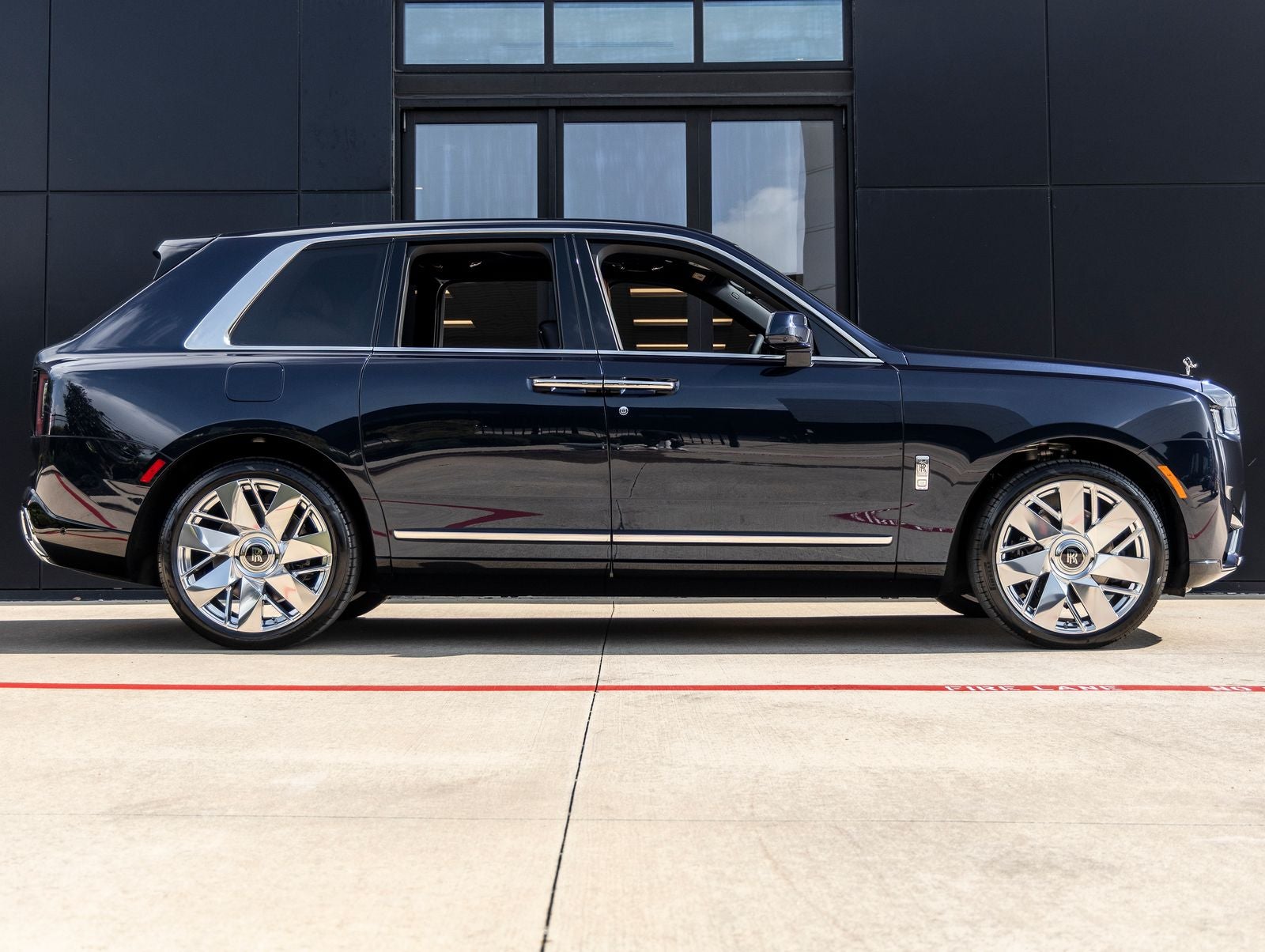 2027 Rolls-Royce Cullinan Base