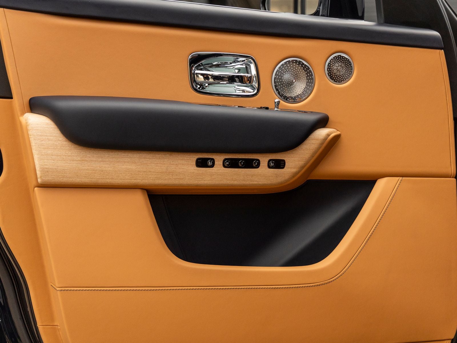 2027 Rolls-Royce Cullinan Base