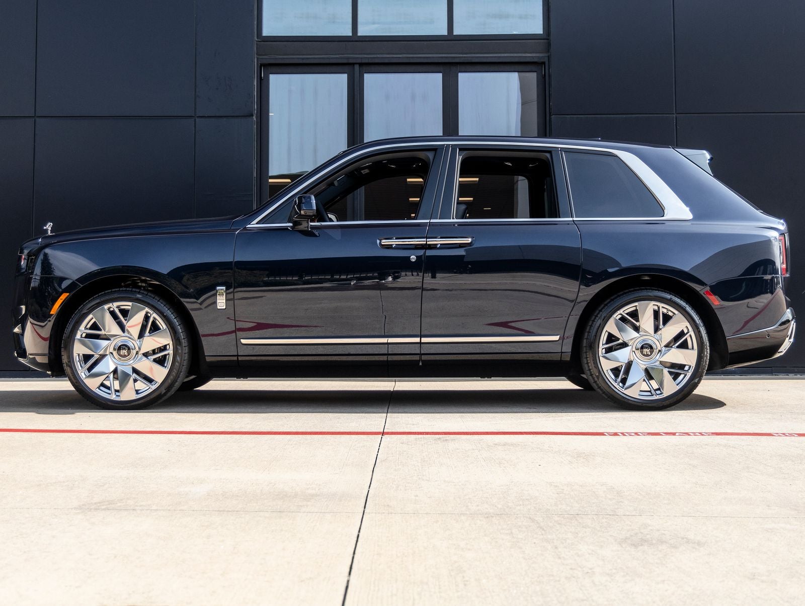 2027 Rolls-Royce Cullinan Base