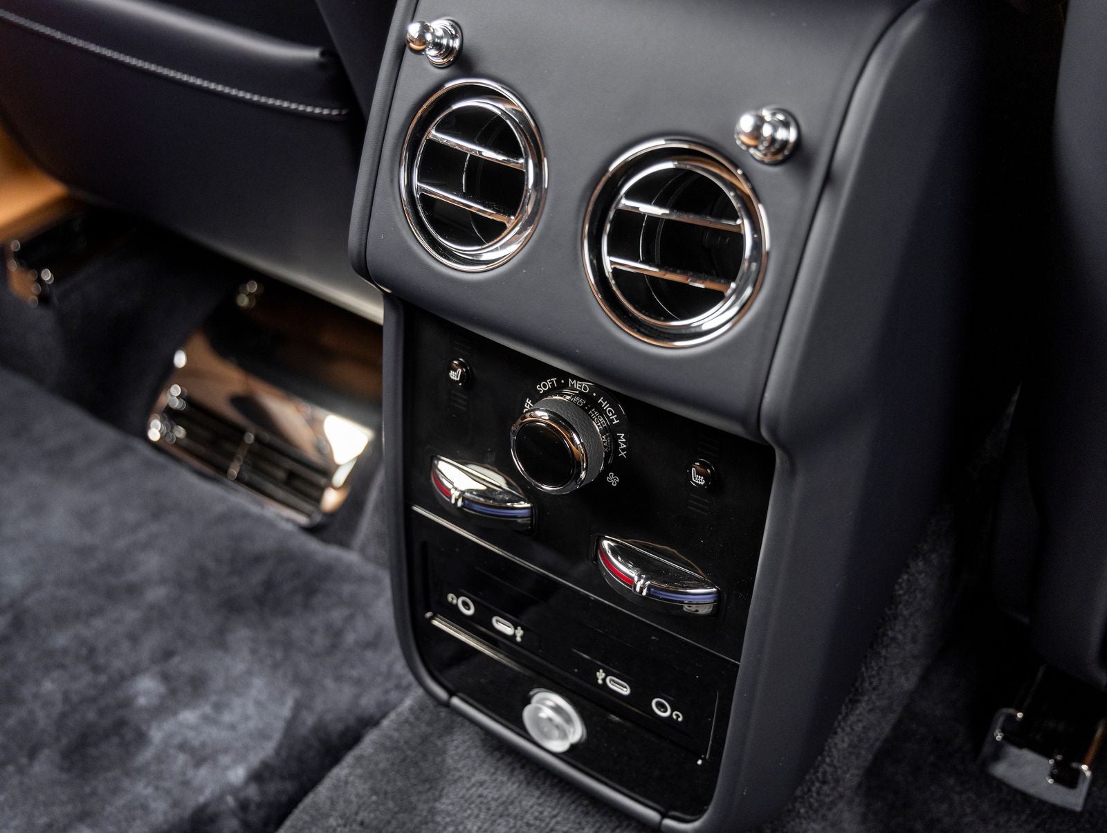 2027 Rolls-Royce Cullinan Base