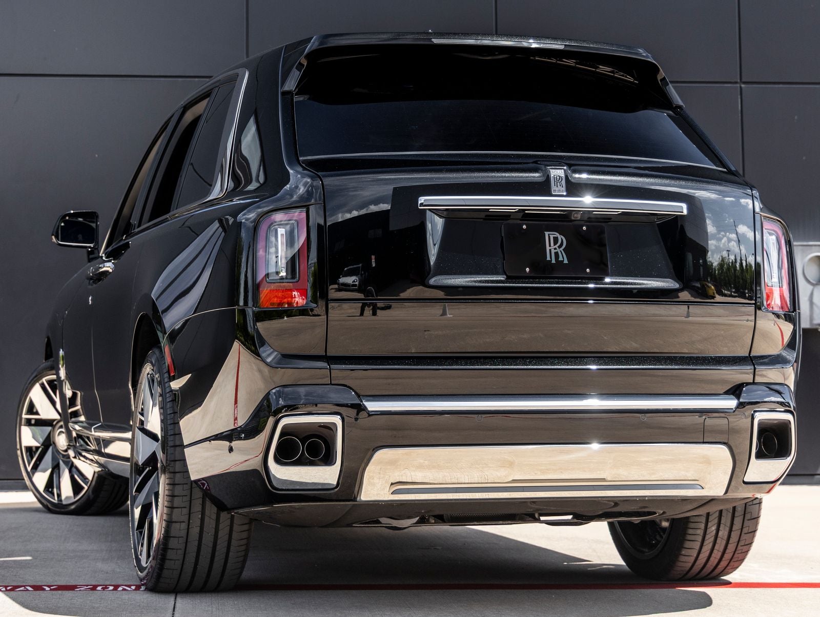 2027 Rolls-Royce Cullinan Base