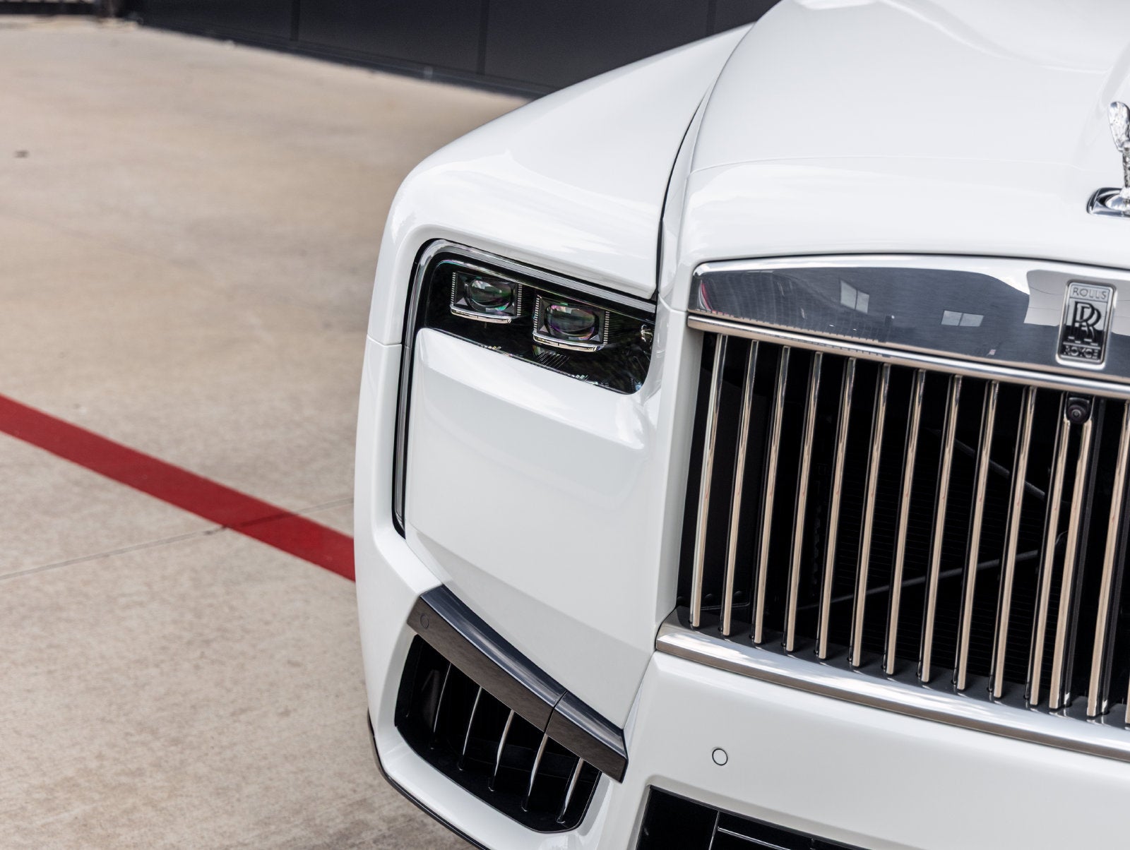 2027 Rolls-Royce Cullinan Base
