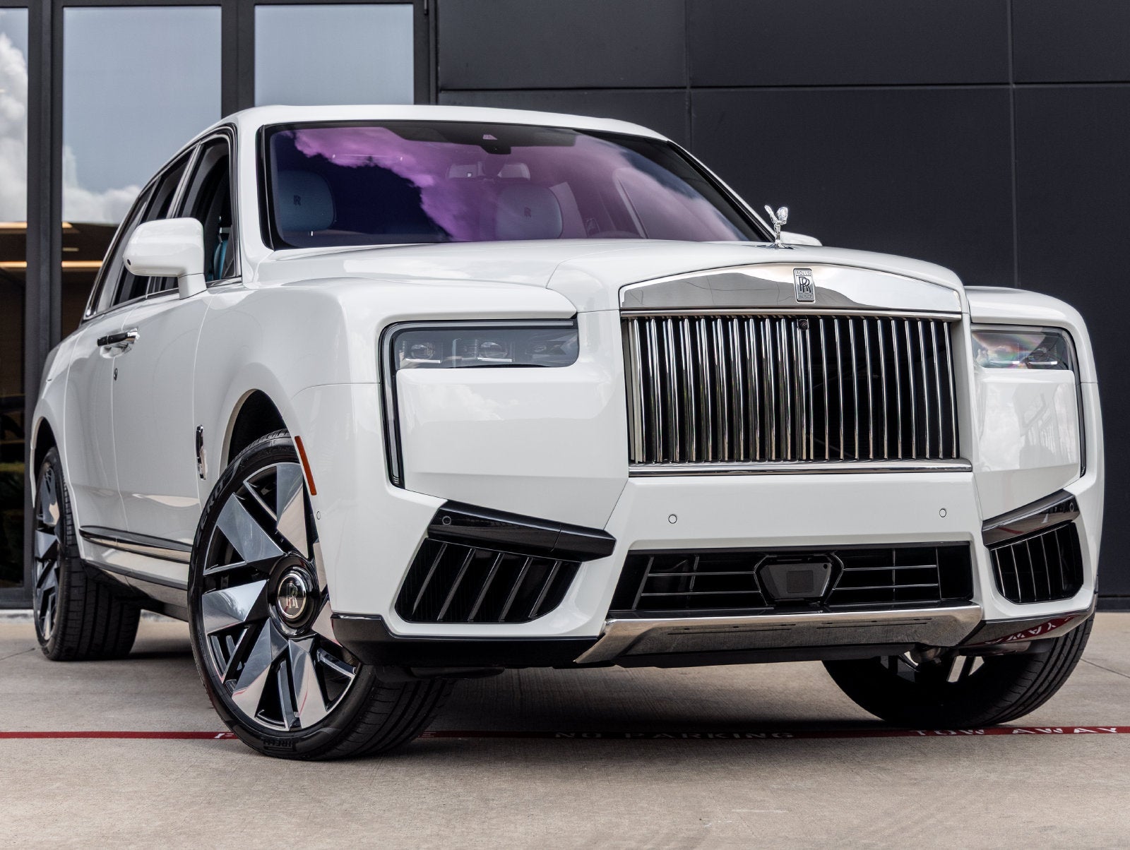 2027 Rolls-Royce Cullinan Base