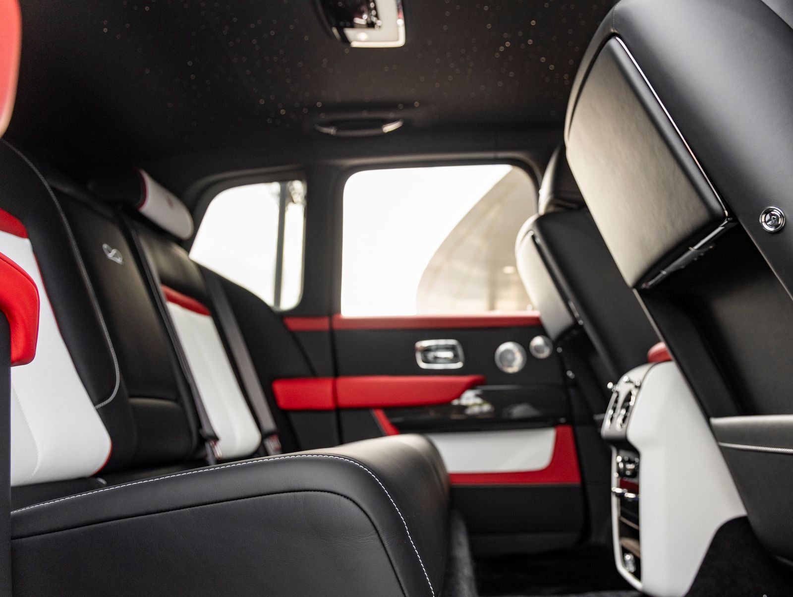 2027 Rolls-Royce Cullinan Black Badge