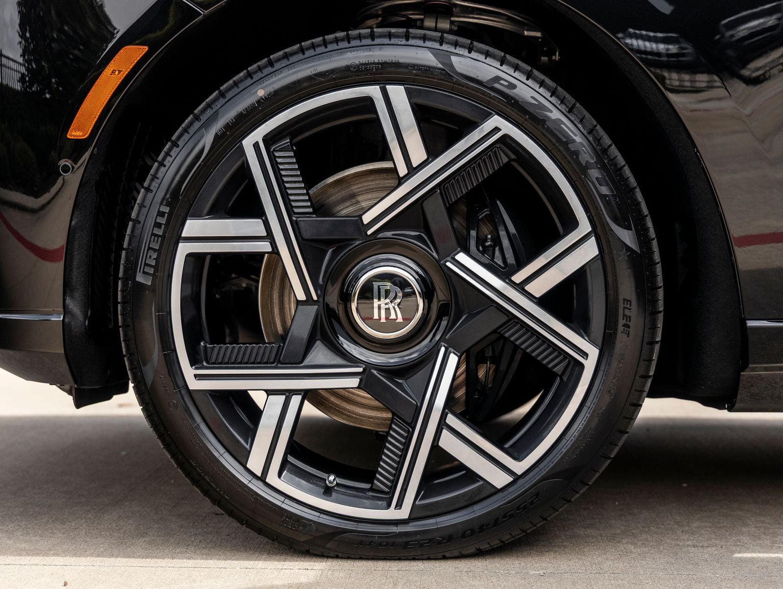 2027 Rolls-Royce Cullinan Black Badge