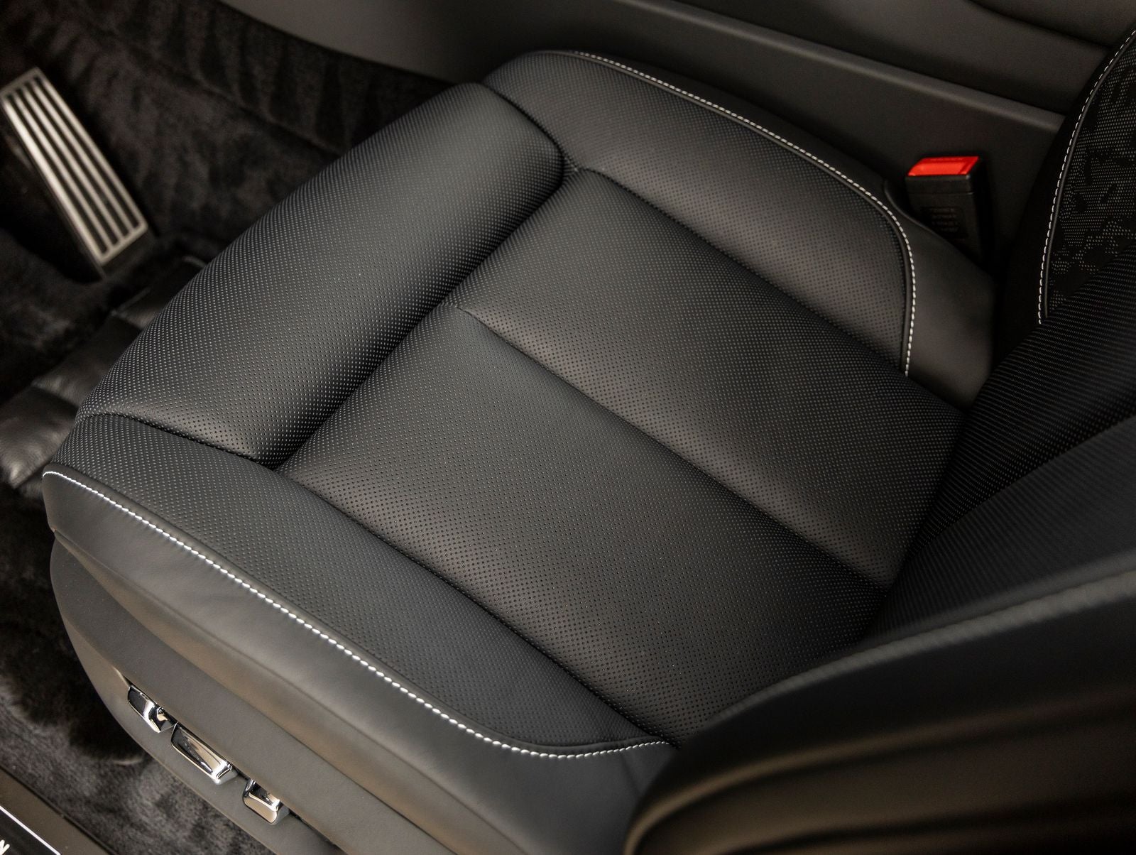 2027 Rolls-Royce Cullinan Black Badge