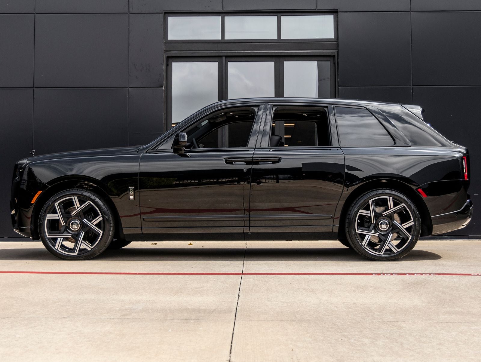 2027 Rolls-Royce Cullinan Black Badge