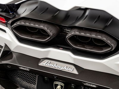 2026 Lamborghini Revuelto Base