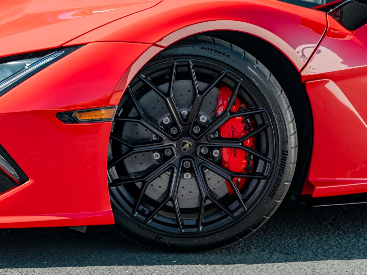 2026 Lamborghini Revuelto Base