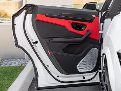 2026 Lamborghini Urus SE