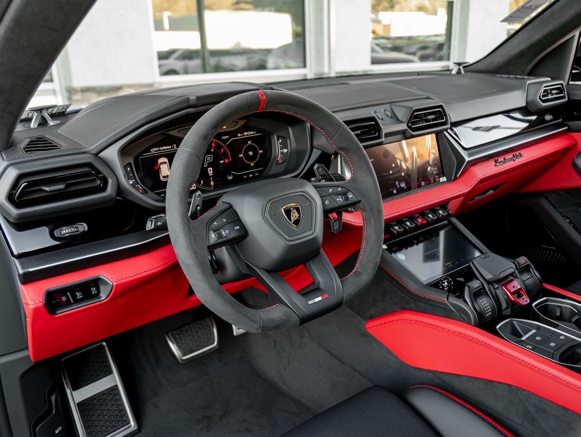 2025 Lamborghini Urus SE