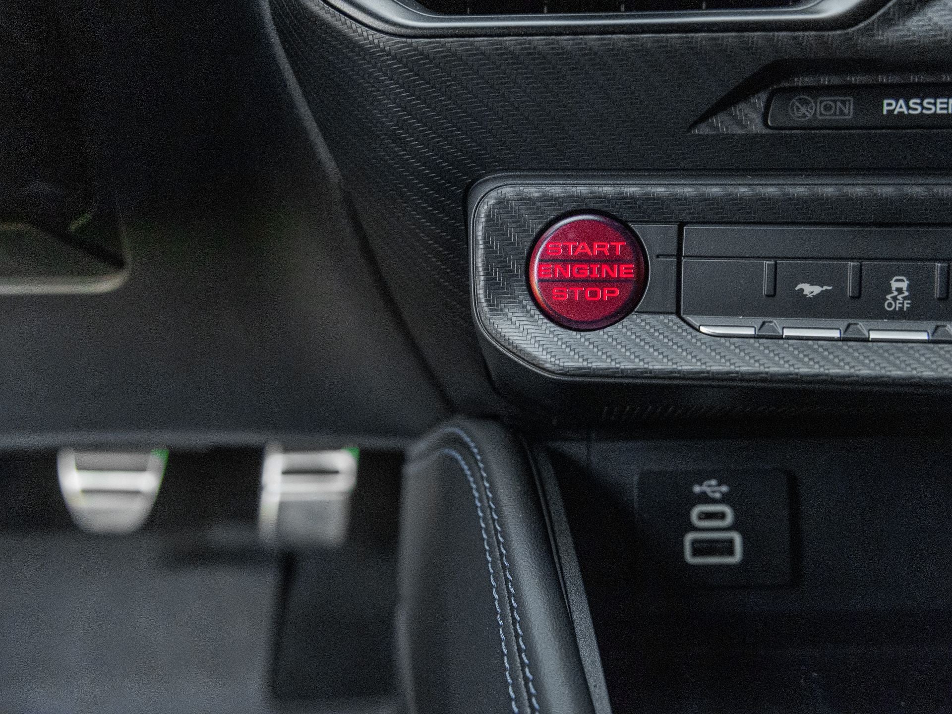 2025 Ford Mustang Dark Horse