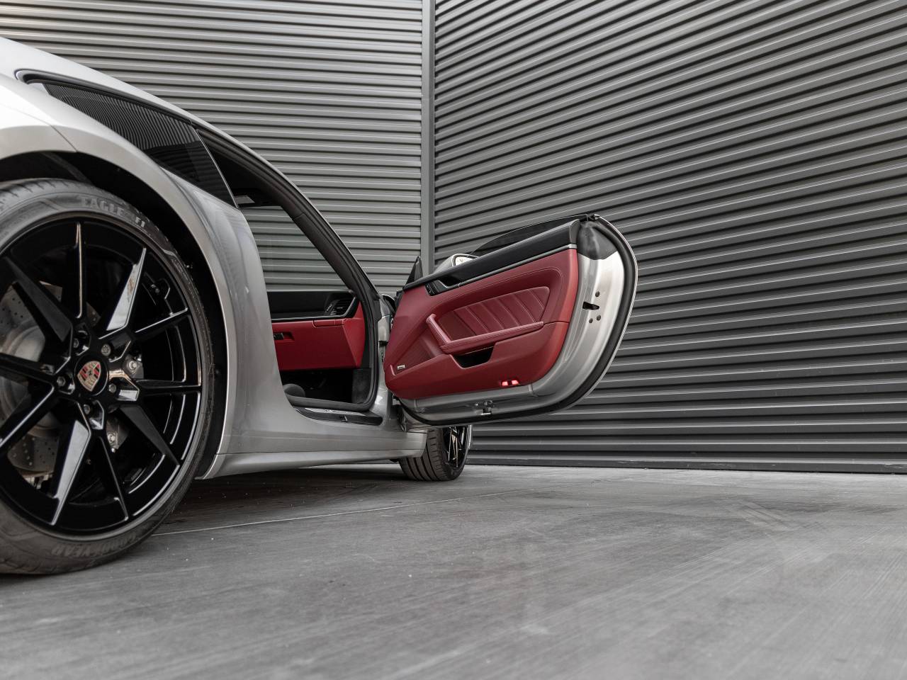 2025 Porsche 911 Carrera