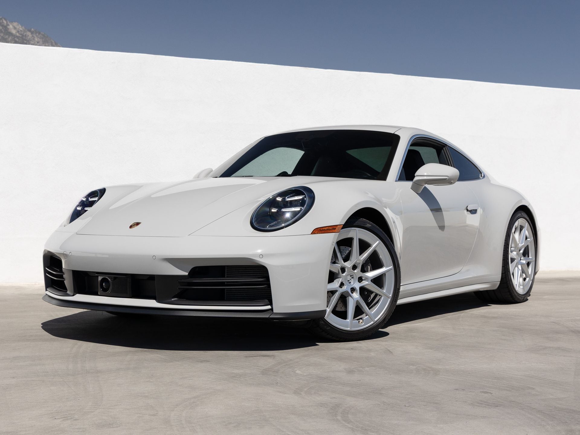 2025 Porsche 911 Carrera