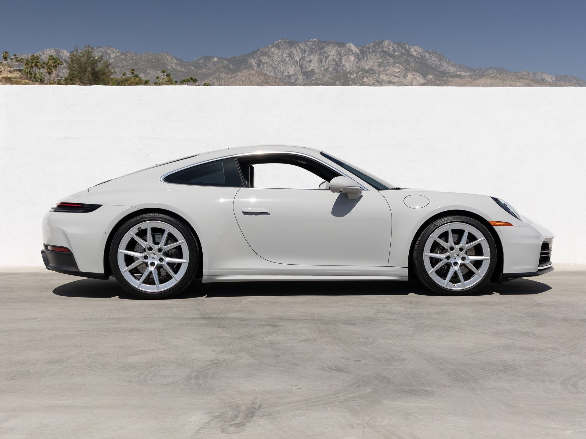 2025 Porsche 911 Carrera