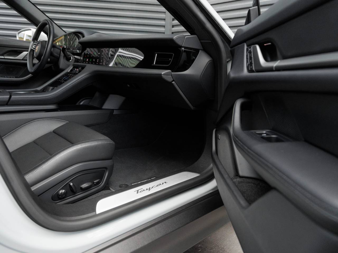 2025 Porsche Taycan Taycan