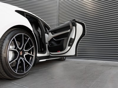 2026 Porsche Taycan Taycan Black Edition