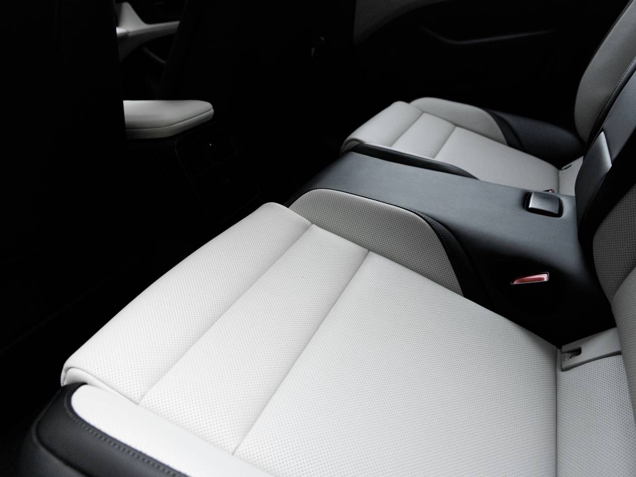 2026 Porsche Taycan Taycan Black Edition