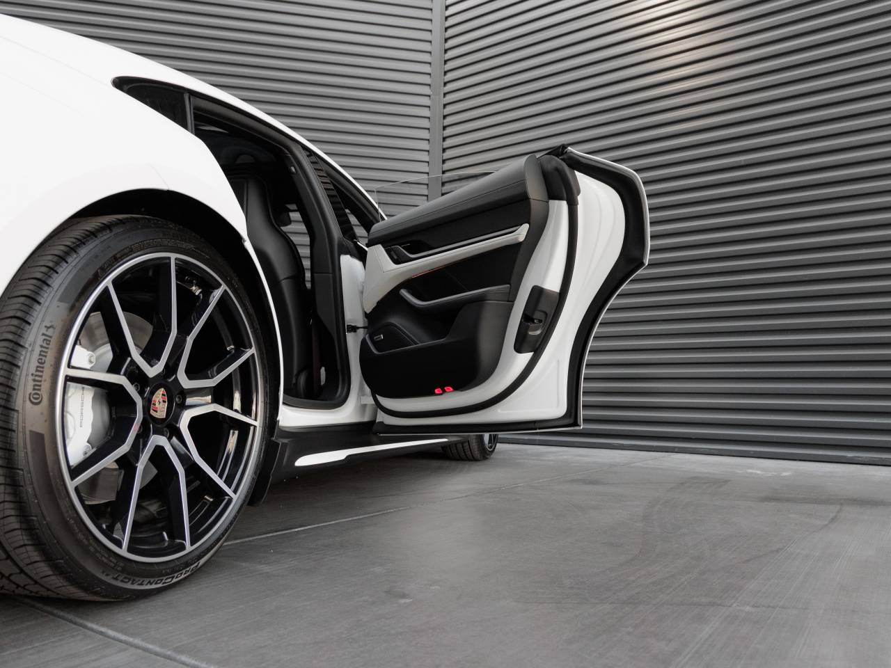 2026 Porsche Taycan Taycan Black Edition