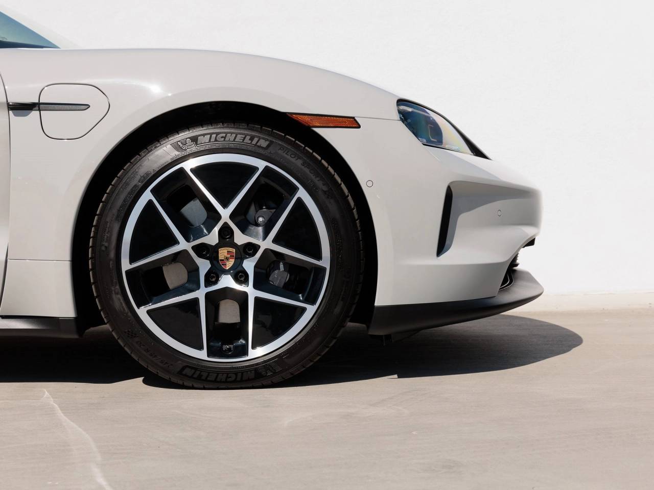2025 Porsche Taycan 4