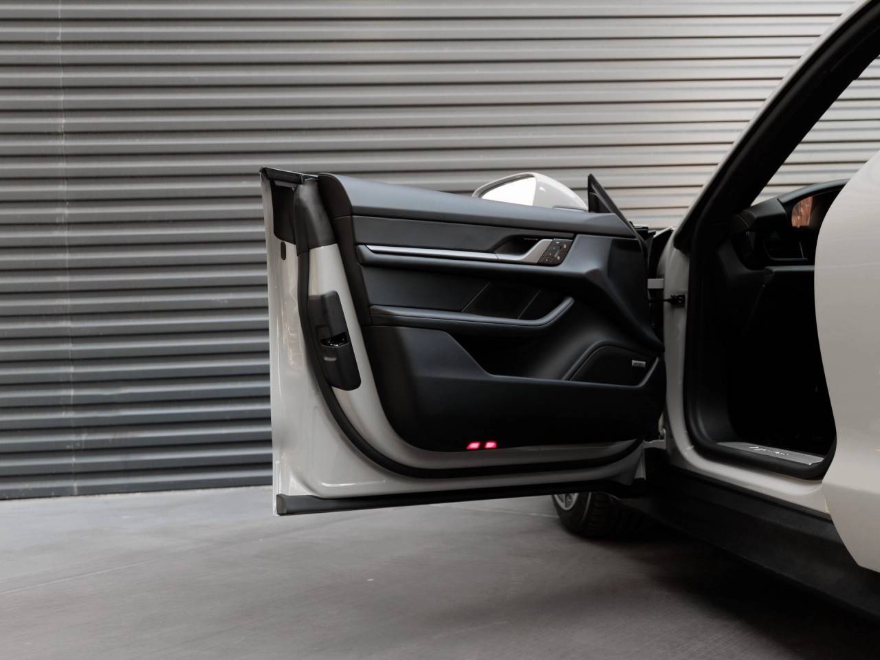 2025 Porsche Taycan 4